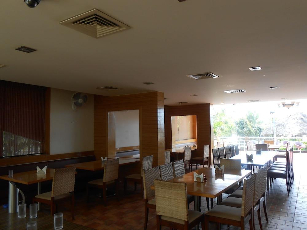 Jade Beach Resort Tirupporur Eksteriør bilde