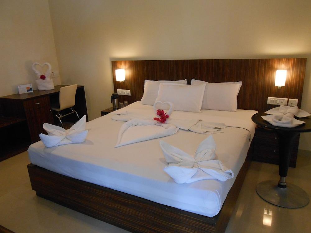 Jade Beach Resort Tirupporur Eksteriør bilde
