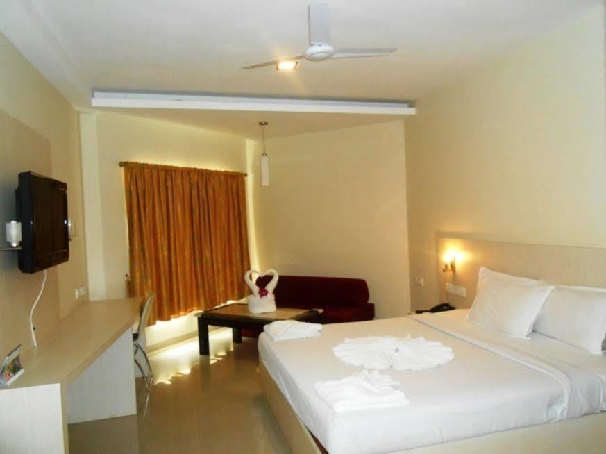Jade Beach Resort Tirupporur Eksteriør bilde